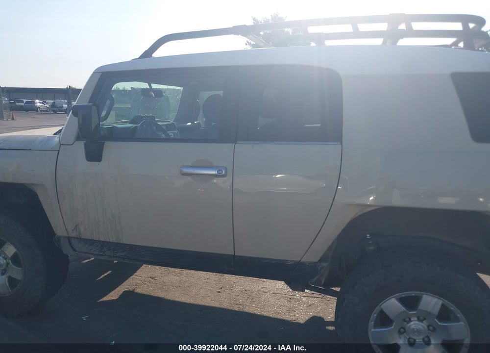 2008 TOYOTA FJ CRUISER VIN: JTEBU11F38K021569