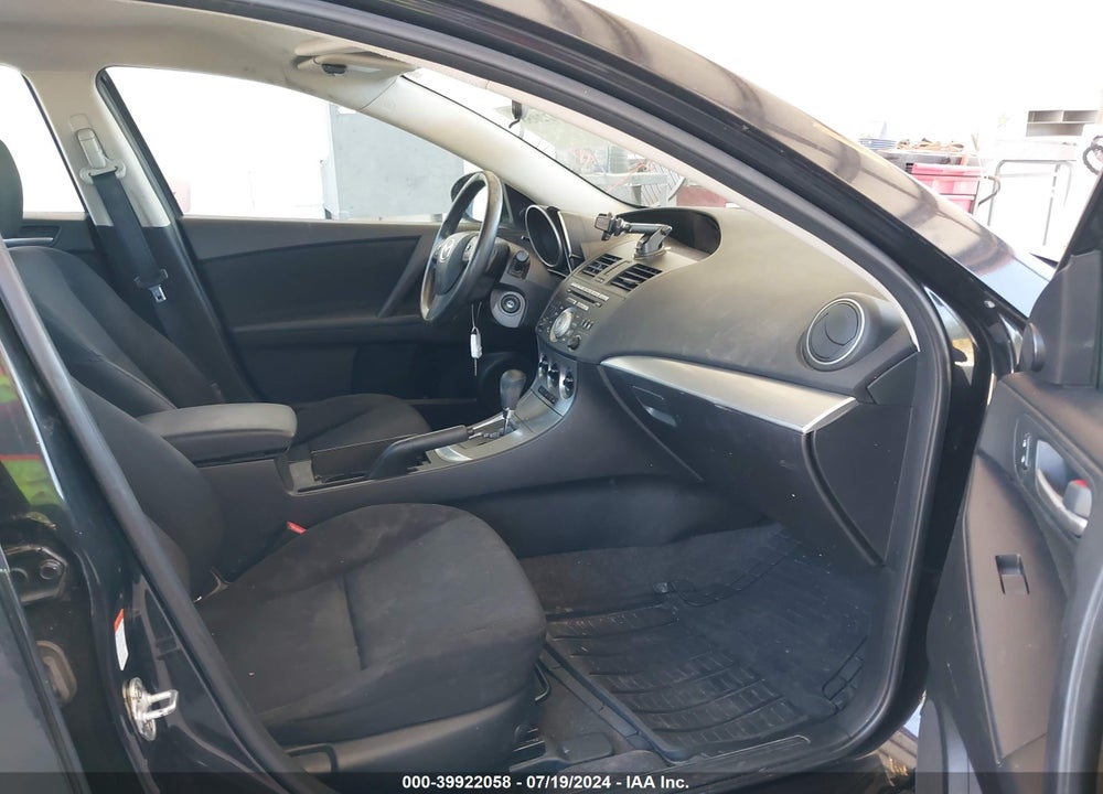 2011 MAZDA 3 I TOURING VIN: JM1BL1VG2B1374747