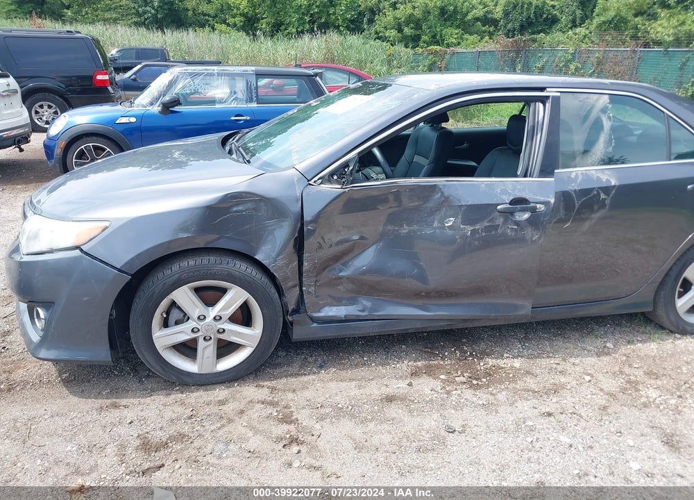 2014 TOYOTA CAMRY SE VIN: 4T1BF1FK9EU301545