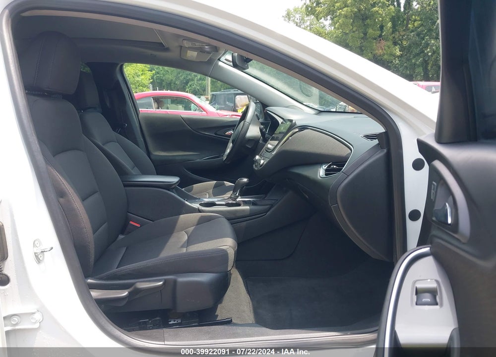 2018 CHEVROLET MALIBU LT VIN: 1G1ZD5ST4JF145081