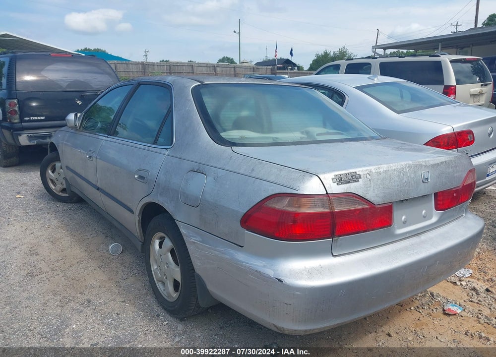 2000 HONDA ACCORD 2.3 LX VIN: 1HGCG6656YA130628