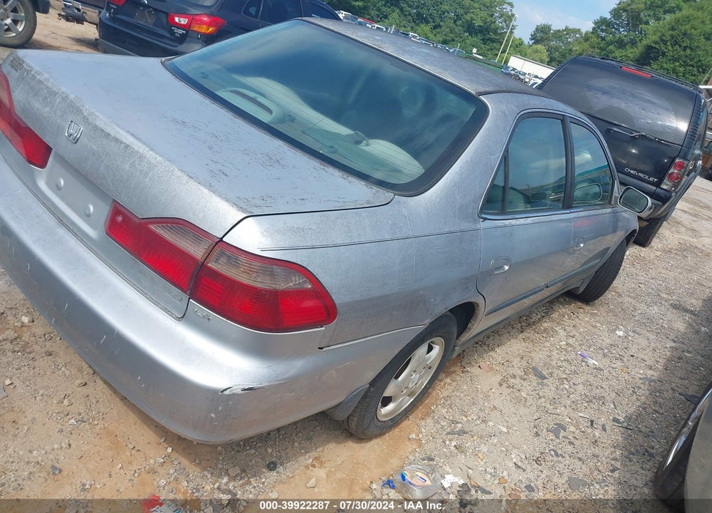 2000 HONDA ACCORD 2.3 LX VIN: 1HGCG6656YA130628