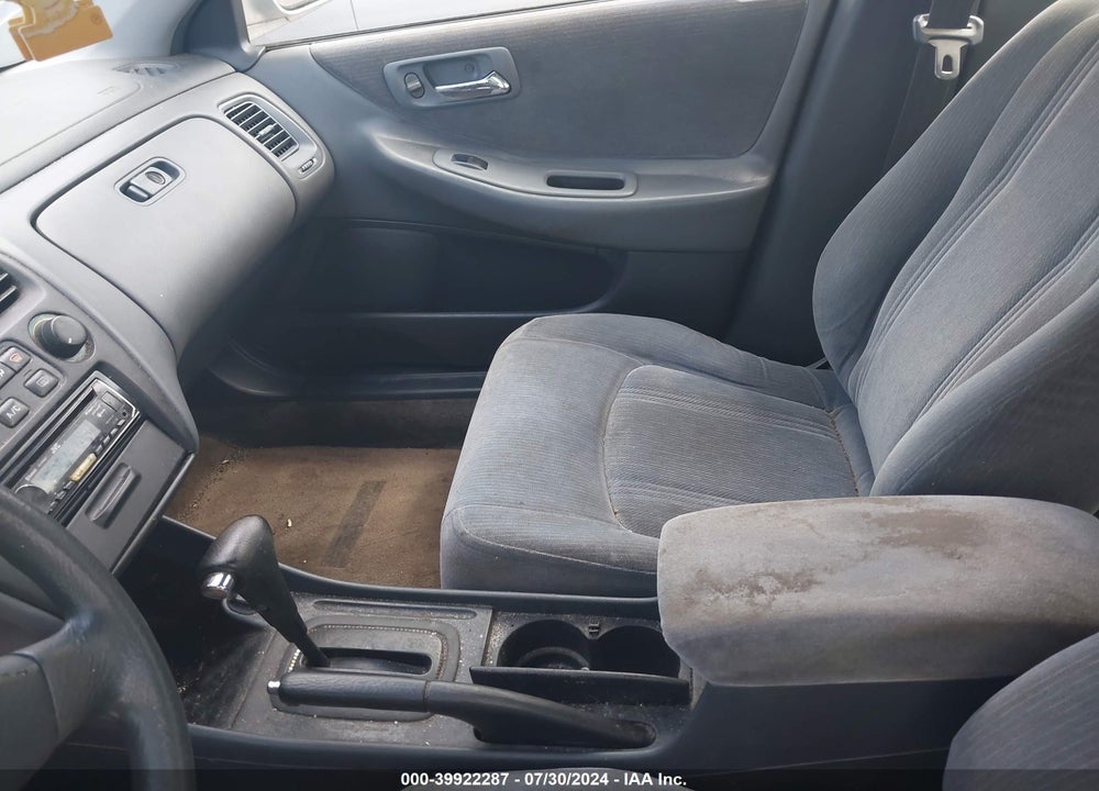 2000 HONDA ACCORD 2.3 LX VIN: 1HGCG6656YA130628