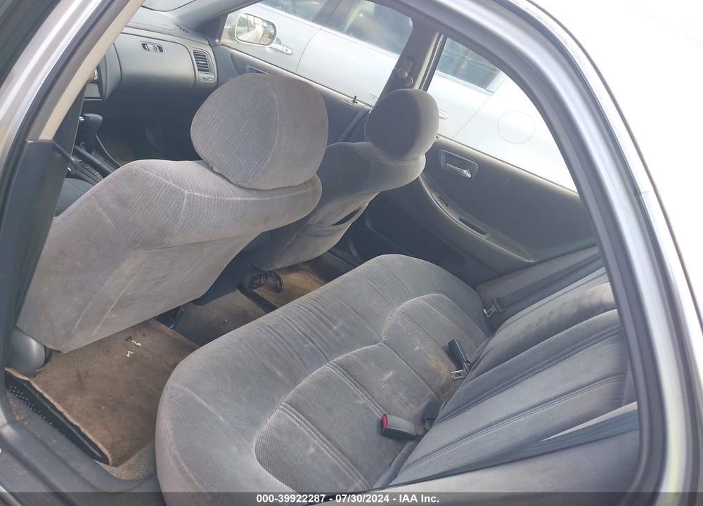 2000 HONDA ACCORD 2.3 LX VIN: 1HGCG6656YA130628