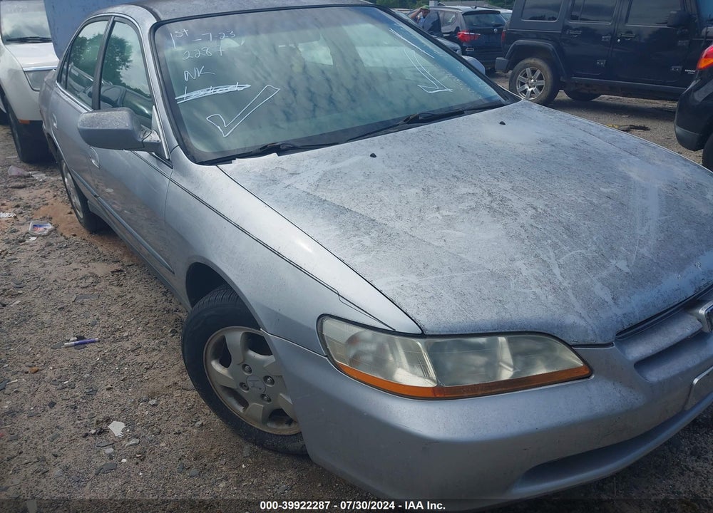 2000 HONDA ACCORD 2.3 LX VIN: 1HGCG6656YA130628
