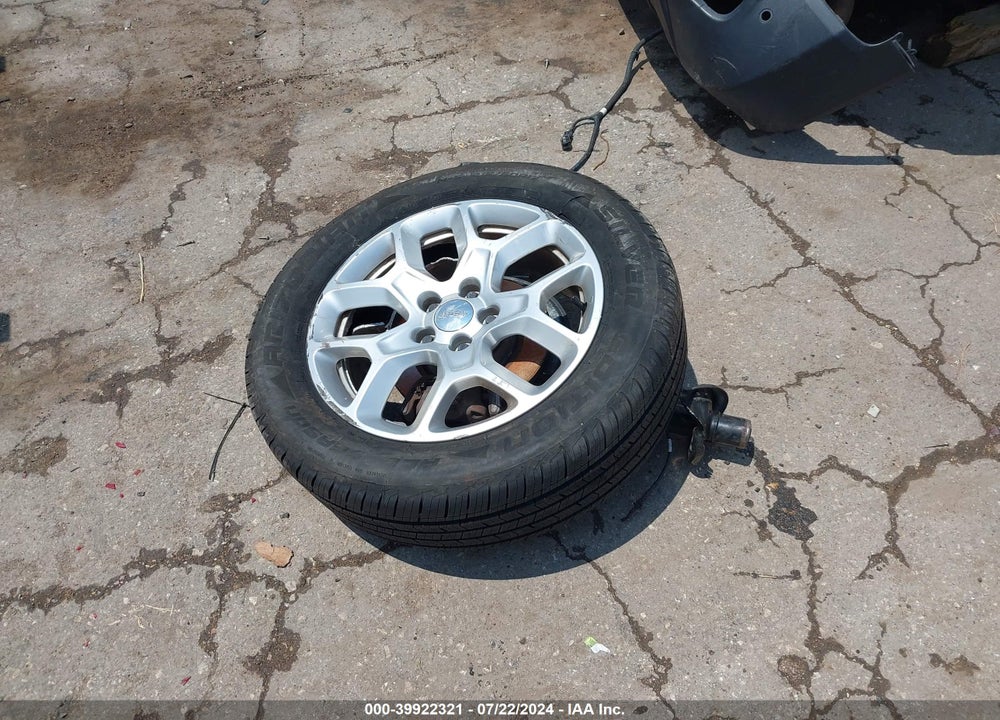 2016 JEEP RENEGADE LATITUDE VIN: ZACCJABT8GPD16032