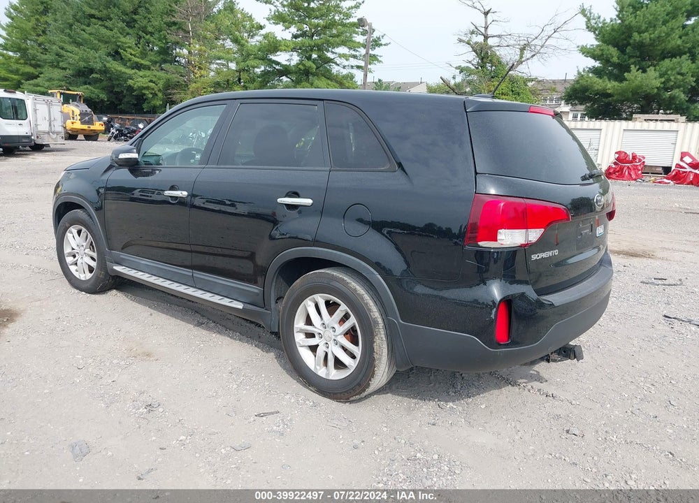 2015 KIA SORENTO LX VIN: 5XYKT3A61FG593830