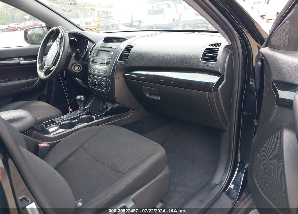 2015 KIA SORENTO LX VIN: 5XYKT3A61FG593830