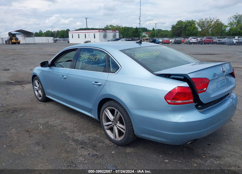2012 VOLKSWAGEN PASSAT 3.6L V6 SE VIN: 1VWBM7A30CC077305
