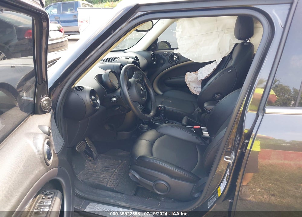 2016 MINI COUNTRYMAN COOPER S VIN: WMWZC5C53GWU00450