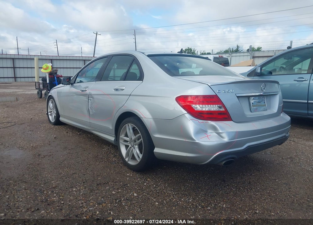 2014 MERCEDES-BENZ C 250 LUXURY/SPORT VIN: WDDGF4HB9ER313292
