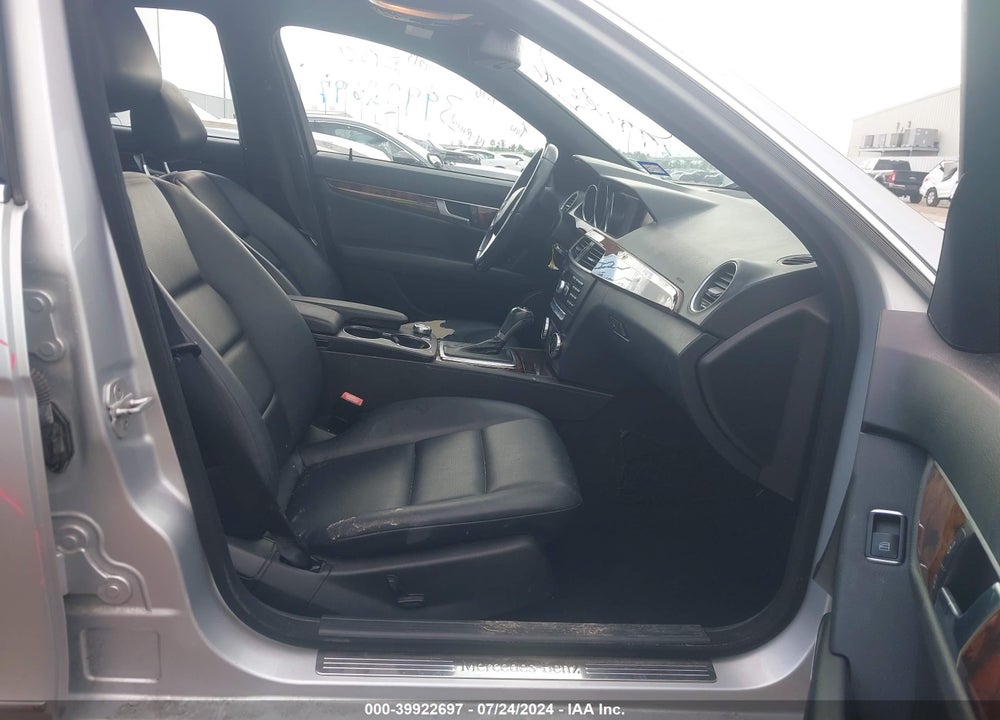 2014 MERCEDES-BENZ C 250 LUXURY/SPORT VIN: WDDGF4HB9ER313292