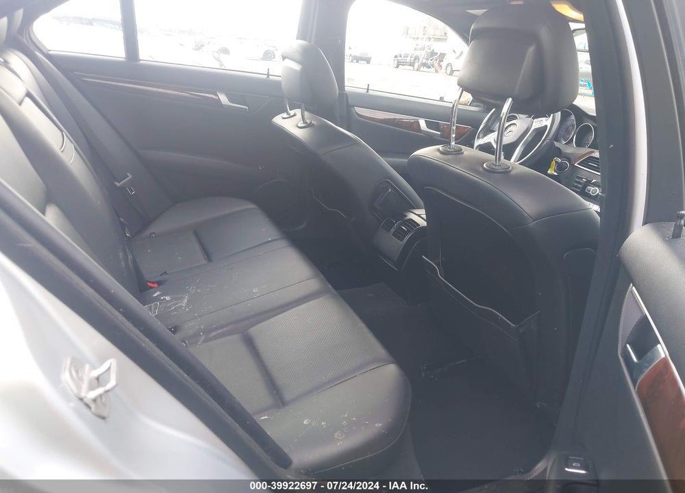 2014 MERCEDES-BENZ C 250 LUXURY/SPORT VIN: WDDGF4HB9ER313292