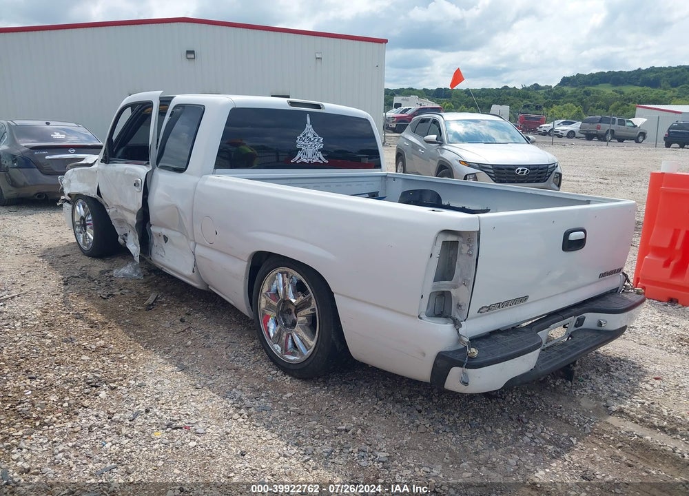 2000 CHEVROLET SILVERADO 1500 LS VIN: 2GCEC19TXY1116774