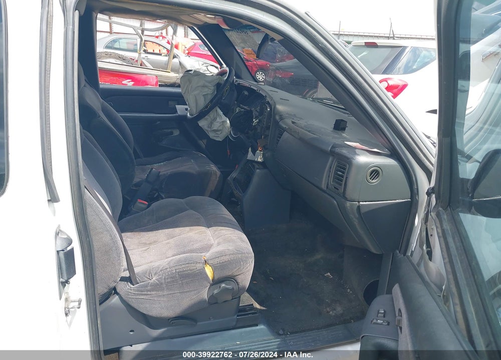 2000 CHEVROLET SILVERADO 1500 LS VIN: 2GCEC19TXY1116774