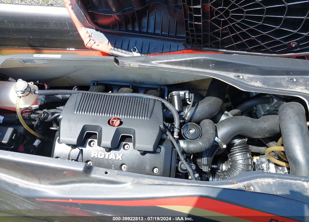 2020 SEADOO RXT-X 300 VIN: YDV18143J920