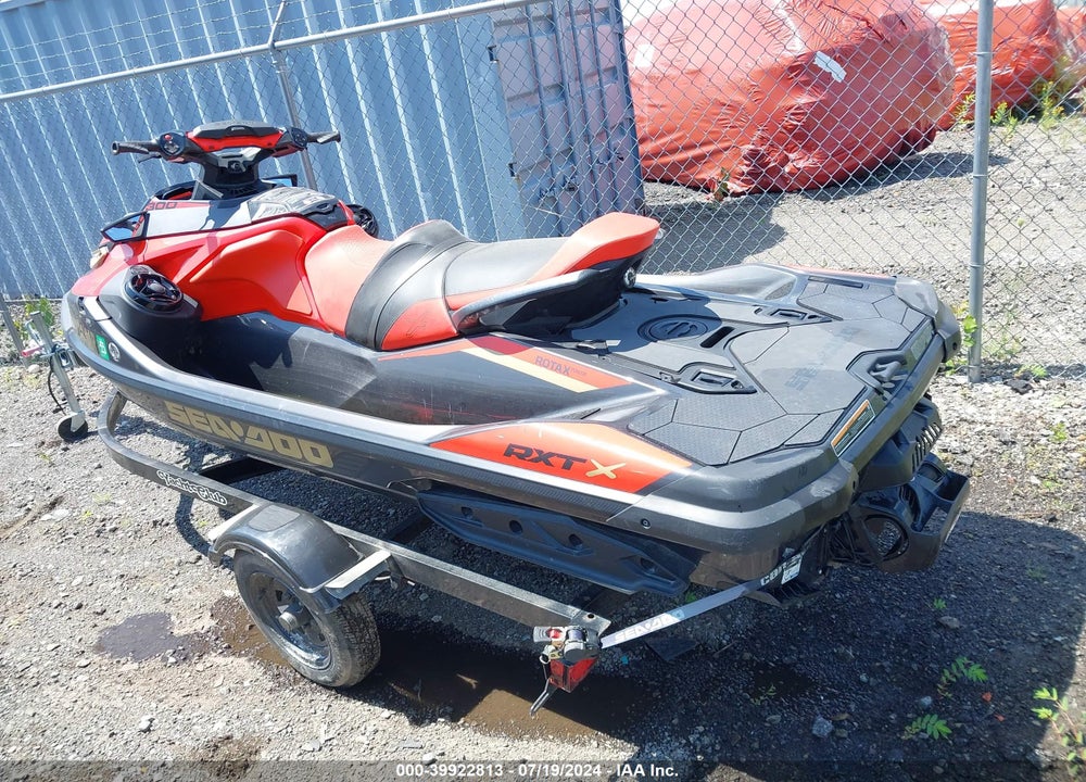 2020 SEADOO RXT-X 300 VIN: YDV18143J920