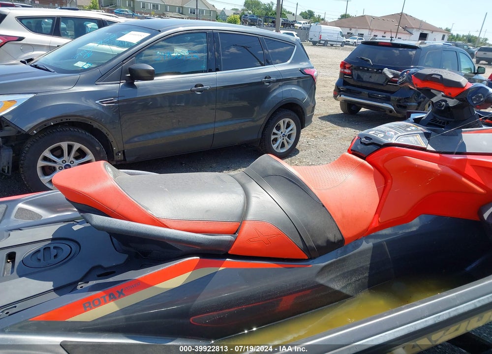 2020 SEADOO RXT-X 300 VIN: YDV18143J920