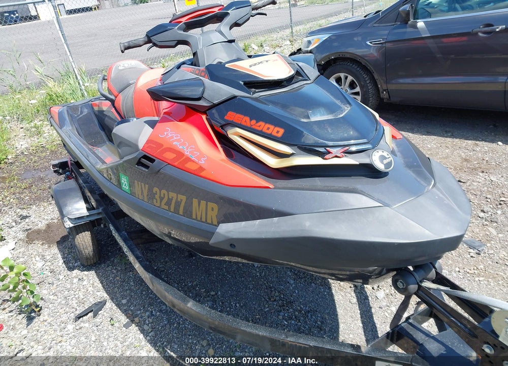 2020 SEADOO RXT-X 300 VIN: YDV18143J920