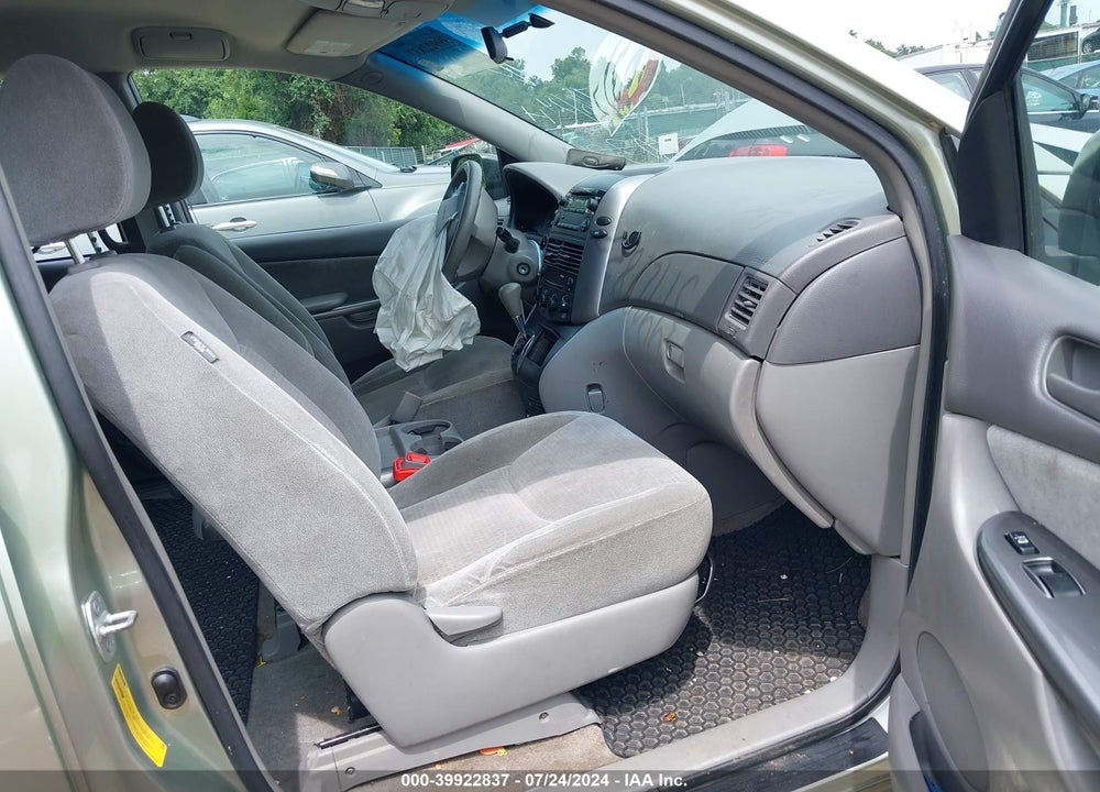 2010 TOYOTA SIENNA CE VIN: 5TDKK4CCXAS307562