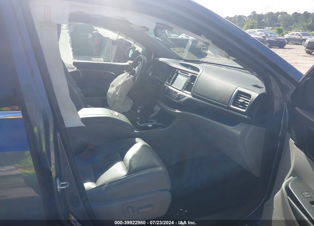 2015 TOYOTA HIGHLANDER LIMITED V6 VIN: 5TDDKRFH3FS196468