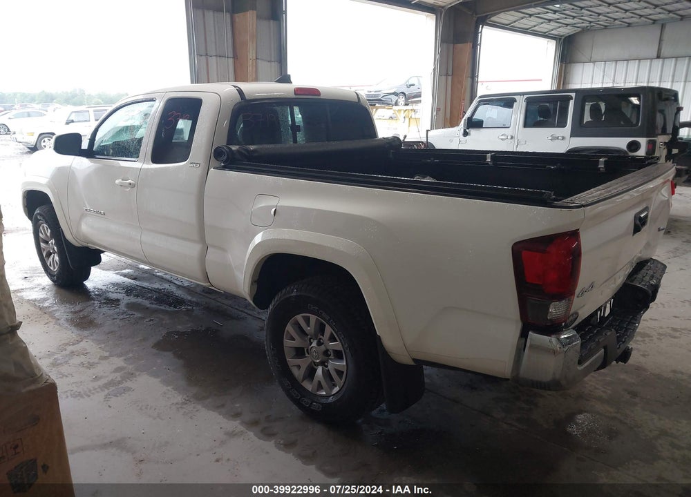 2018 TOYOTA TACOMA SR5 V6 VIN: 5TFSZ5AN8JX129893