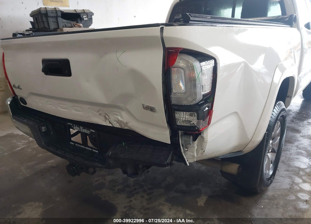 2018 TOYOTA TACOMA SR5 V6 VIN: 5TFSZ5AN8JX129893