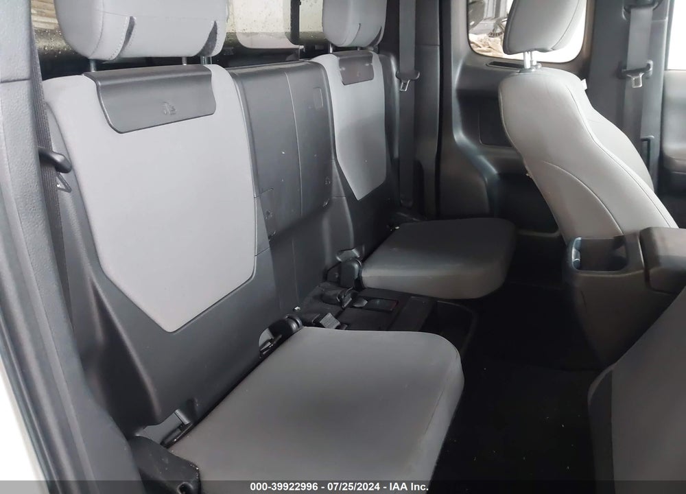 2018 TOYOTA TACOMA SR5 V6 VIN: 5TFSZ5AN8JX129893