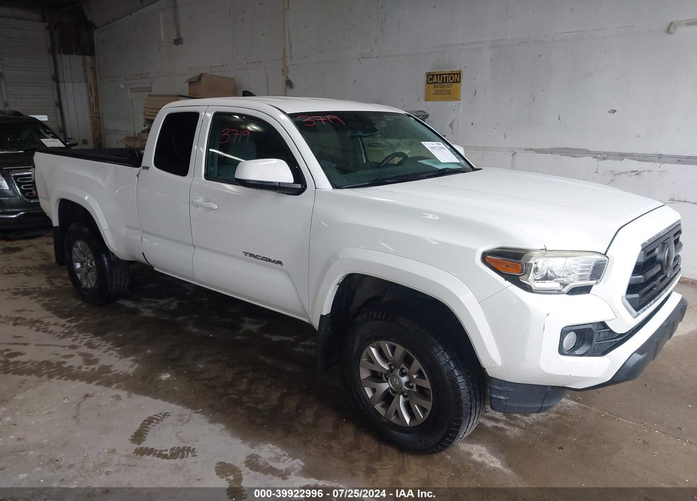 2018 TOYOTA TACOMA SR5 V6 VIN: 5TFSZ5AN8JX129893