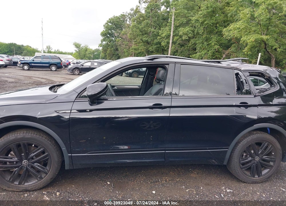 2022 VOLKSWAGEN TIGUAN 2.0T SE R-LINE BLACK VIN: 3VV8B7AX2NM096012