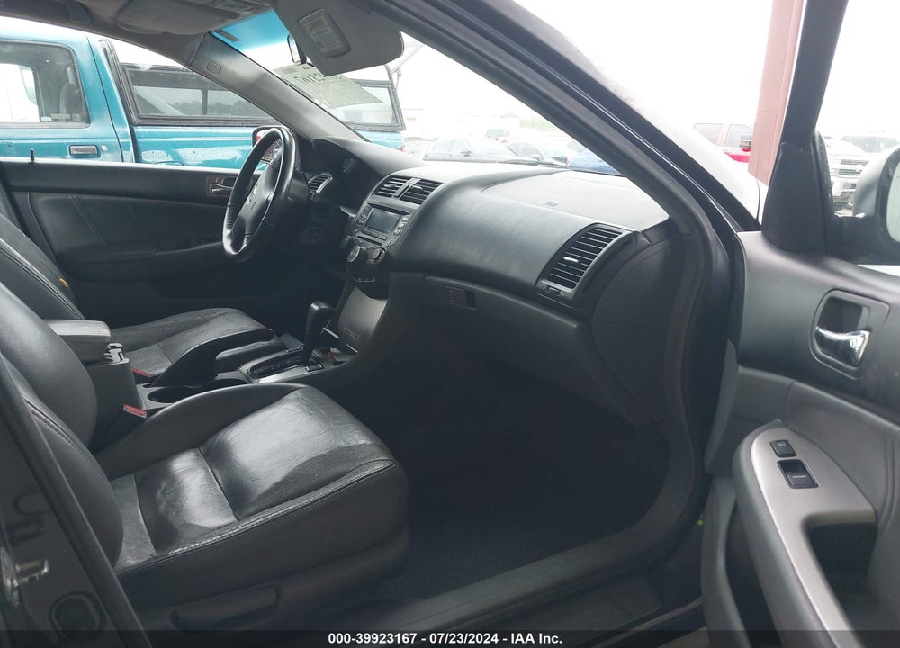 2005 HONDA ACCORD 2.4 EX VIN: 1HGCM56805A100212