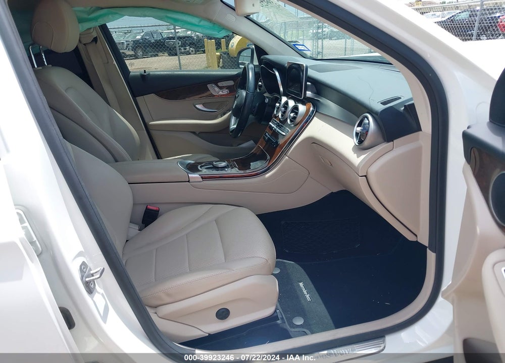 2019 MERCEDES-BENZ GLC 300 VIN: WDC0G4JB2KV123107