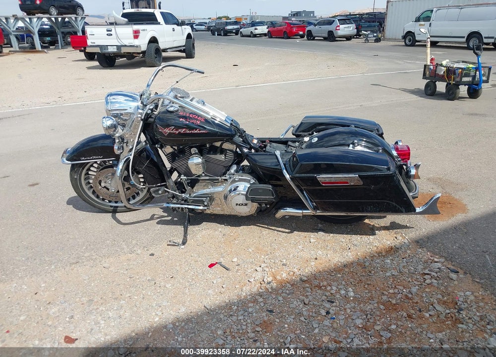 2013 HARLEY-DAVIDSON FLHR ROAD KING VIN: 1HD1FBM11DB611147