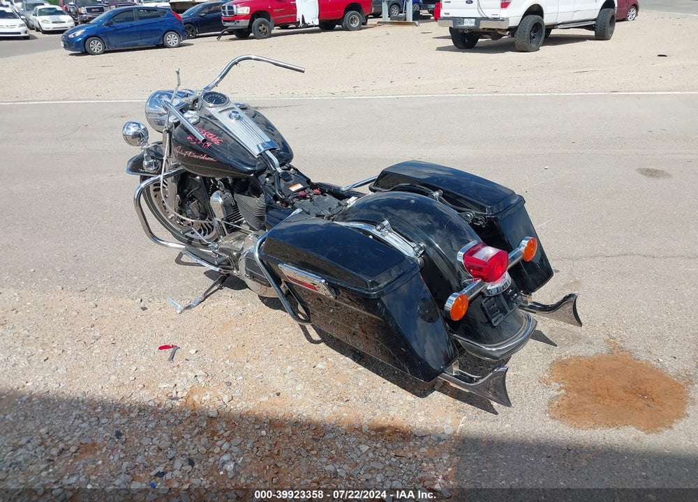 2013 HARLEY-DAVIDSON FLHR ROAD KING VIN: 1HD1FBM11DB611147