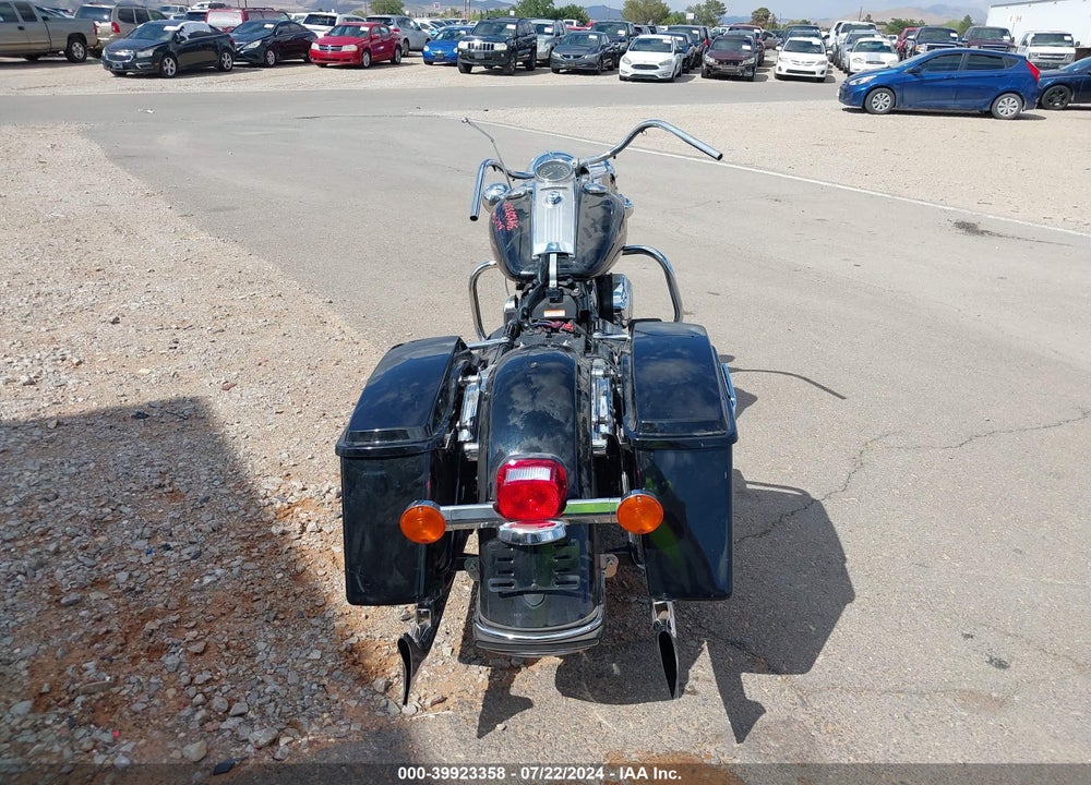 2013 HARLEY-DAVIDSON FLHR ROAD KING VIN: 1HD1FBM11DB611147