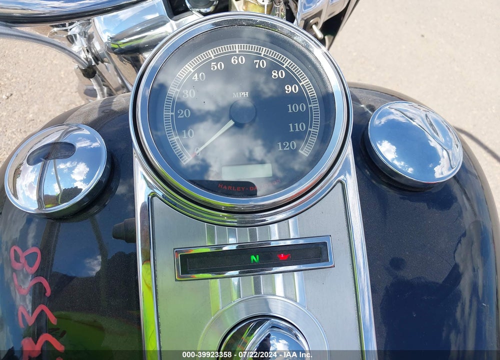 2013 HARLEY-DAVIDSON FLHR ROAD KING VIN: 1HD1FBM11DB611147