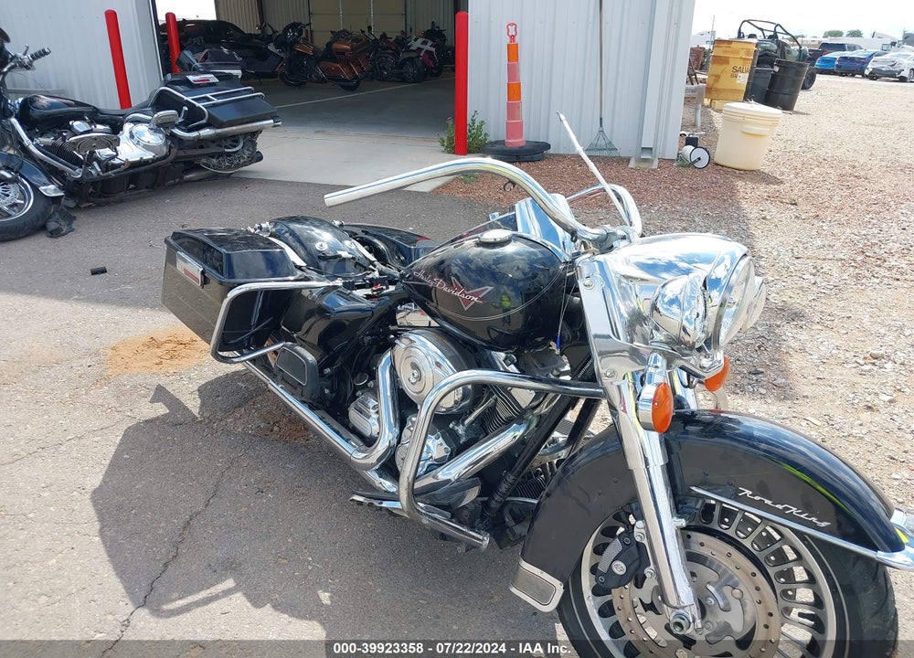 2013 HARLEY-DAVIDSON FLHR ROAD KING VIN: 1HD1FBM11DB611147