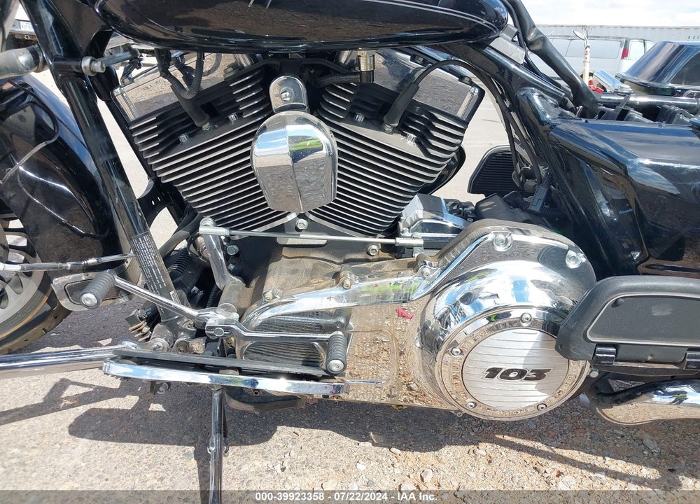 2013 HARLEY-DAVIDSON FLHR ROAD KING VIN: 1HD1FBM11DB611147
