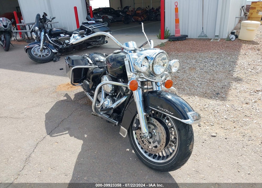 2013 HARLEY-DAVIDSON FLHR ROAD KING VIN: 1HD1FBM11DB611147