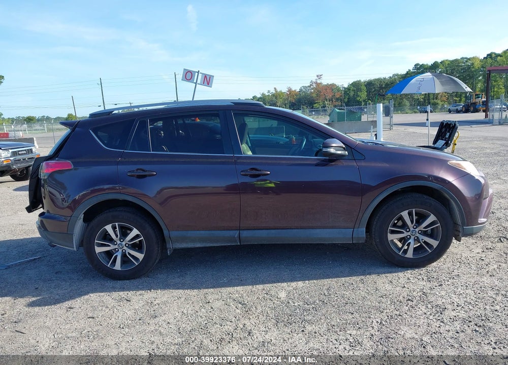 2018 TOYOTA RAV4 XLE VIN: 2T3WFREV8JW494431
