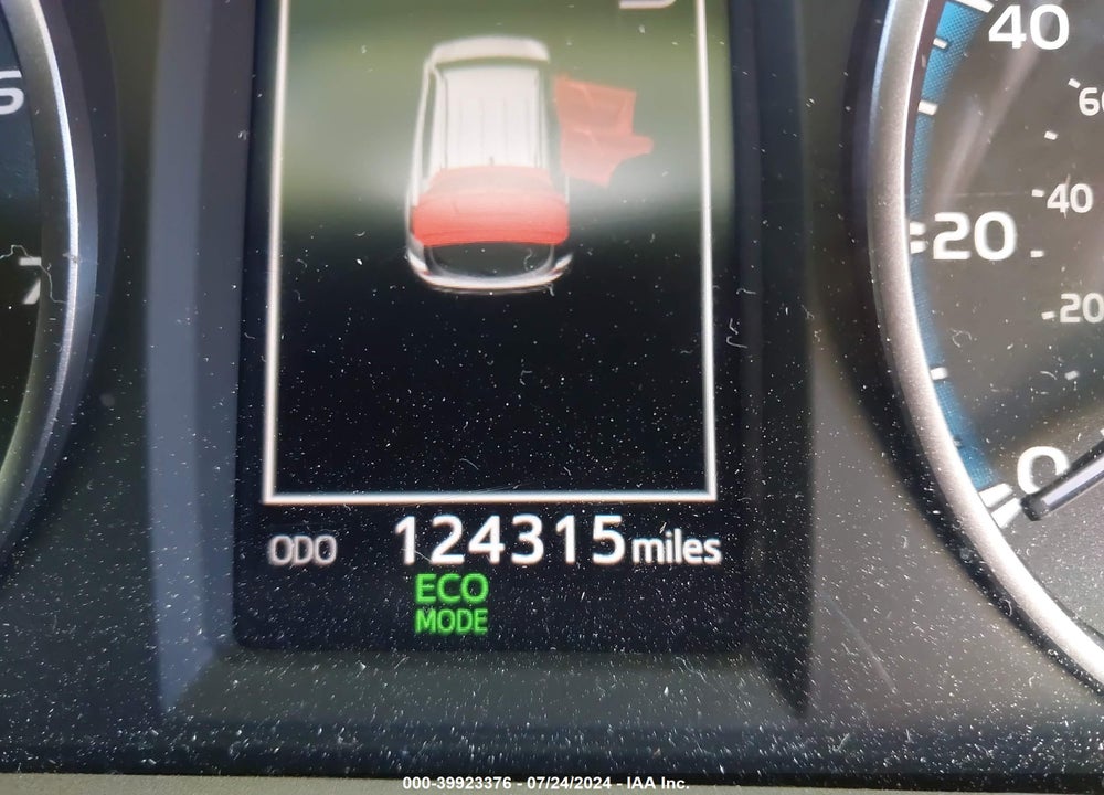 2018 TOYOTA RAV4 XLE VIN: 2T3WFREV8JW494431
