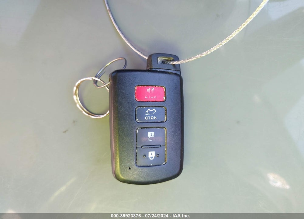 2018 TOYOTA RAV4 XLE VIN: 2T3WFREV8JW494431
