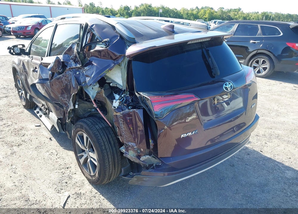 2018 TOYOTA RAV4 XLE VIN: 2T3WFREV8JW494431