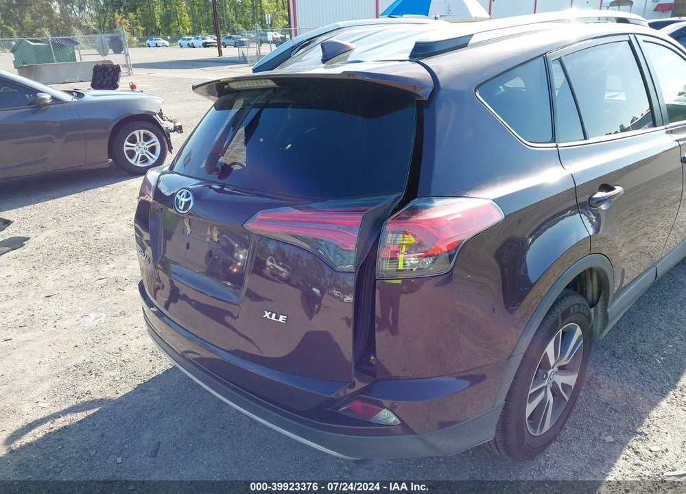 2018 TOYOTA RAV4 XLE VIN: 2T3WFREV8JW494431