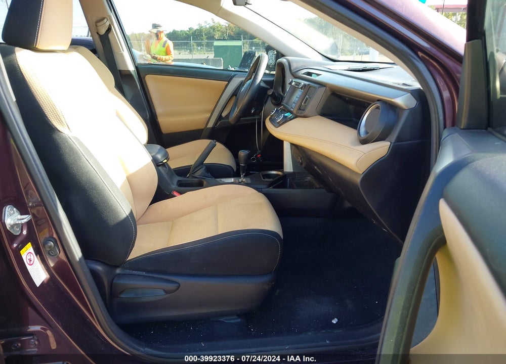 2018 TOYOTA RAV4 XLE VIN: 2T3WFREV8JW494431