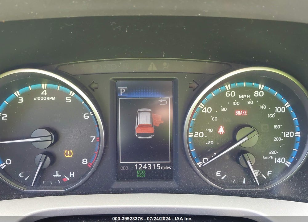 2018 TOYOTA RAV4 XLE VIN: 2T3WFREV8JW494431
