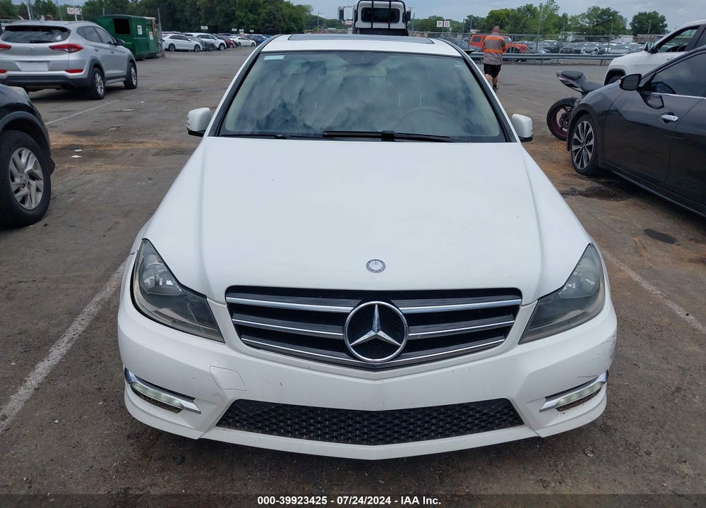 2014 MERCEDES-BENZ C 250 LUXURY/SPORT VIN: WDDGF4HB5ER305853