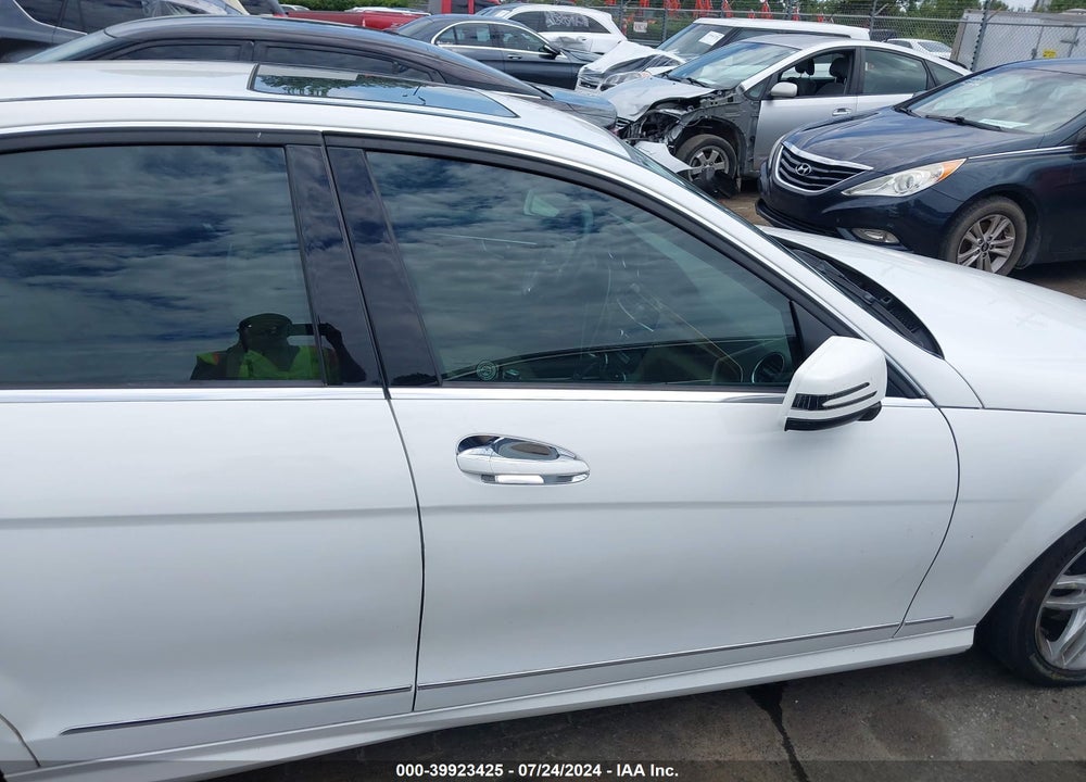2014 MERCEDES-BENZ C 250 LUXURY/SPORT VIN: WDDGF4HB5ER305853