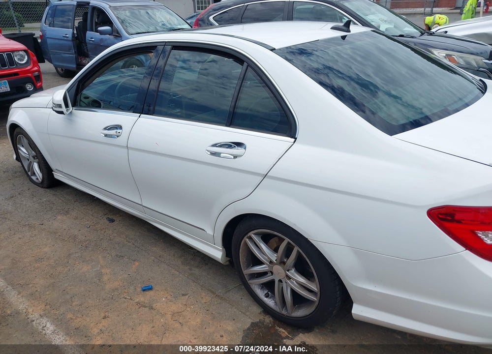2014 MERCEDES-BENZ C 250 LUXURY/SPORT VIN: WDDGF4HB5ER305853