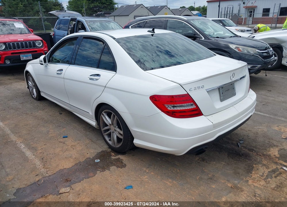 2014 MERCEDES-BENZ C 250 LUXURY/SPORT VIN: WDDGF4HB5ER305853